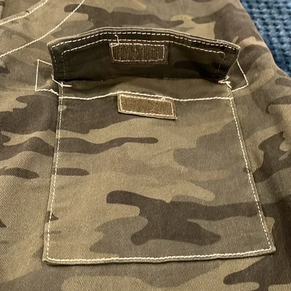NWT DISCLOSURE BAGGY CARGO CAMO PANTS💚💚 - Picture 6 of 14